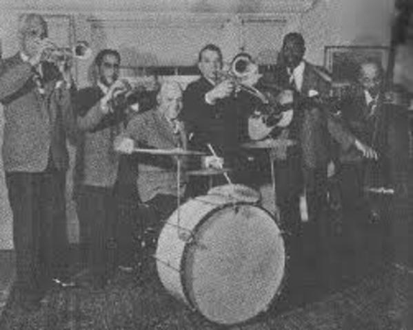 Armstrong joins Kid Ory's Band