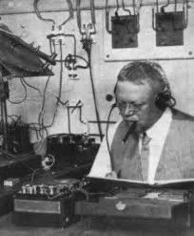 Pimera transmisión de radio con voz humana