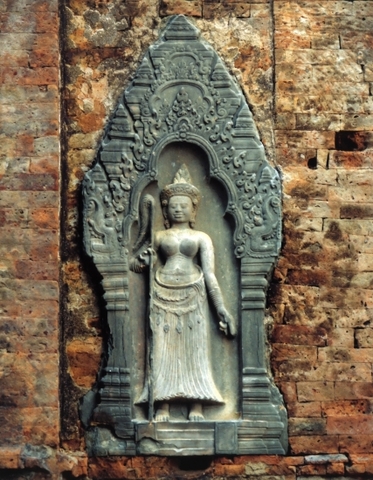 Yasovarman I moves the Khmer capital to Angkor