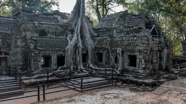 Thais sack and Angkor and it's abandoned by the Khmer rules