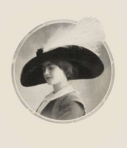 Chanel opens her first shop