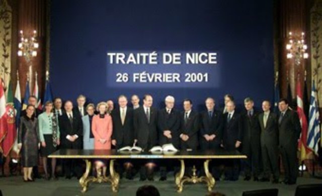 Entra em vigor o Tratado de Nice