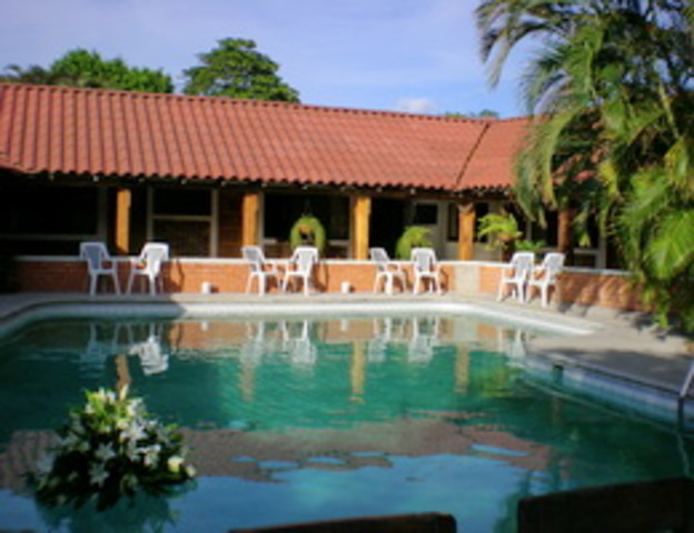 Se inaguró el Hotel Royal Dutch, también se inaguró el Hotel El Bramadero en Liberia.