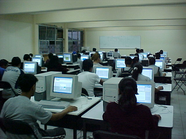 Incorporación de computación en escuelas e institutos
