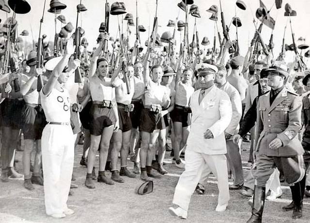 Mussolini Organizes Fascist Party in Italy