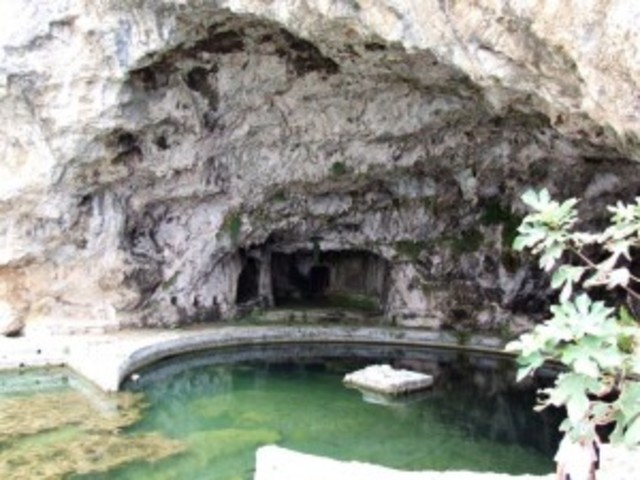 100 A.C. COSTA DE SPERLONGA, ITALIA. HISTORIAS GRIEGAS ESCULPIDAS.