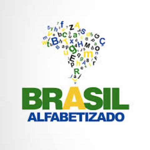 É criado o Programa Brasil Alfabetizado (PBA)
