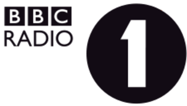 Surge el primer programa de radio complementario a la educación presencial ofrecido por la BBC de Londres.