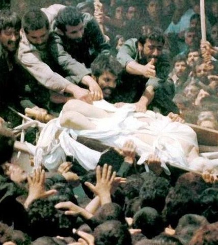 Ayatoklah Khomeini dies