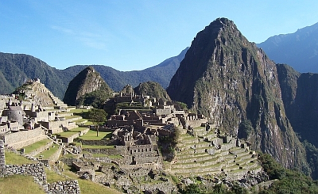 Incas fall to Pizzarro