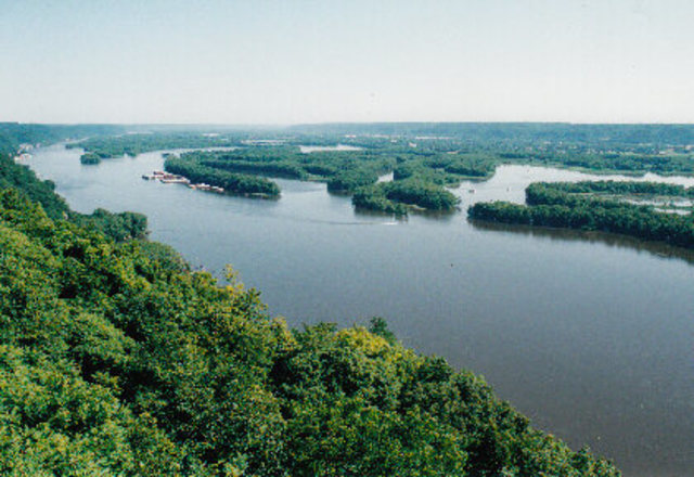 Hernando de Sota discovers the mississippi
