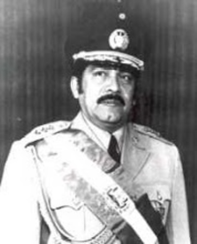 Después de las elecciones presidenciales, es declarado presidente Arturo Armando Molina por la Asamblea Legislativa