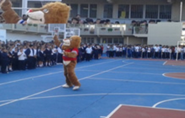 •	Entre al Colegio Williams.