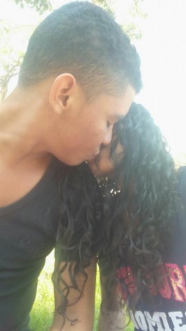 Primer beso de novios.