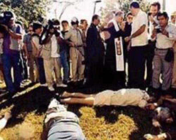 Asesina a 6 sacerdotes jesuitas