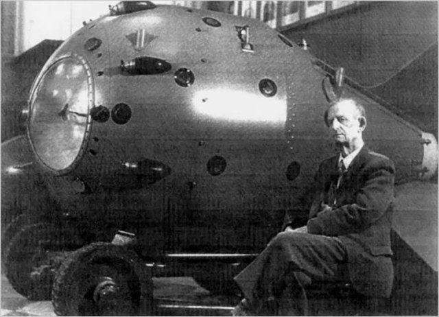 Soviet Union detonates nuclear bomb