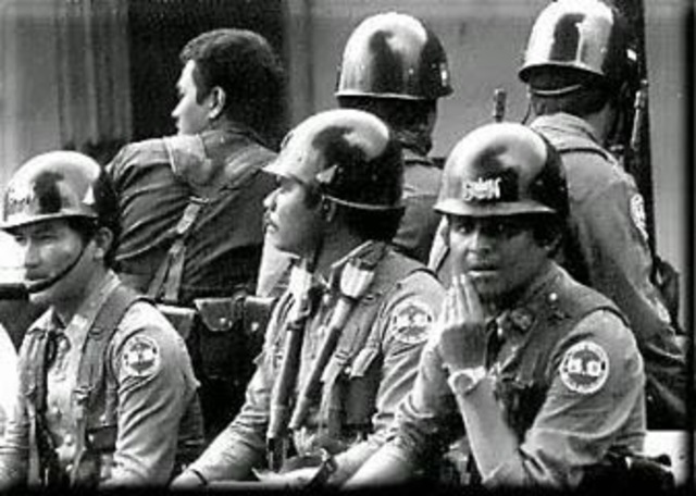 Represion al pueblo salvadoreño por parte de la guardia nacional.