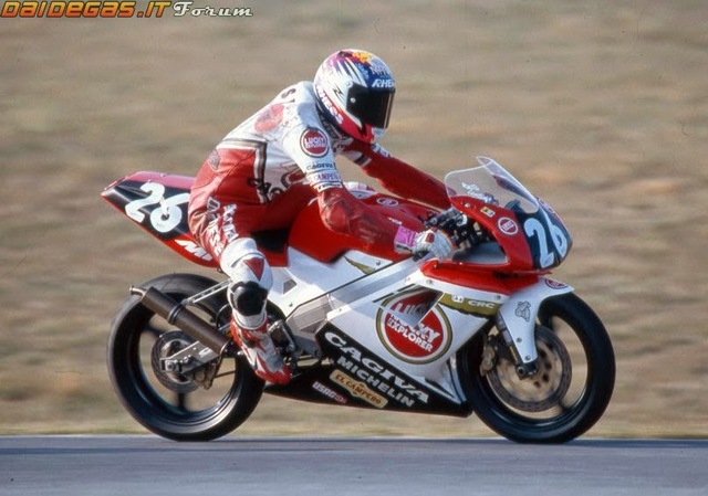 Revalida su título de campeón de Italia de 125 cc y queda tercero en el Campeonato de Europa de la misma categoría.