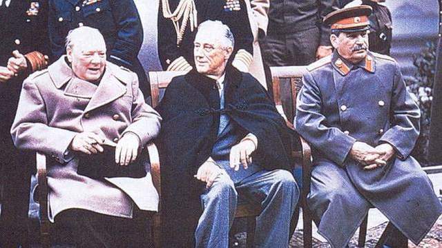 Reunión en Yalta de Truman (EUA), Churchill (UK), Stalin (URSS)