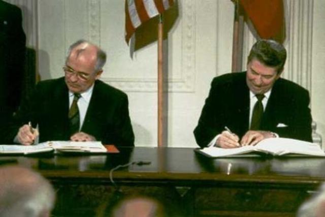 Se firma un tratado en Washington