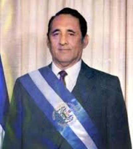 Elecciones y es electo presidente José Napoleón Duarte,