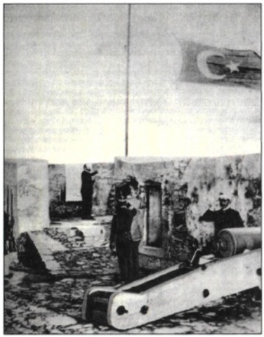 Αφαίρεση απο το φρούριο της Σούδας των Σημαιών των Μεγάλων Δυνάμεων και της Τουρκίας,Feb 14, 1913