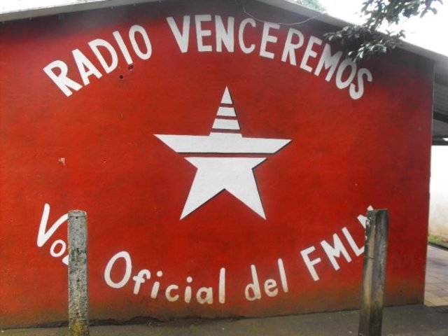 El FMLN, a través de Radio Venceremos