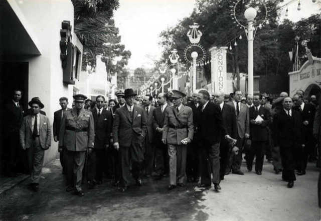 A Feira Popular manteve-se em Palhavã até 1956 e, a 24 de junho de 1961, abriu em Entrecampos, onde permaneceu até 2003.