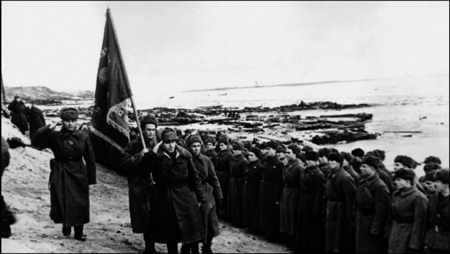 Tyska 6:e arme kapitulerar vid Stalingrad