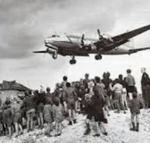Berlin Blockade ends
