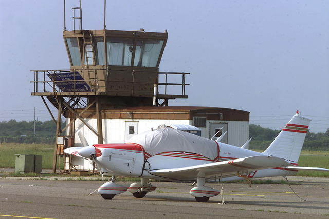 Airport tower shuts down