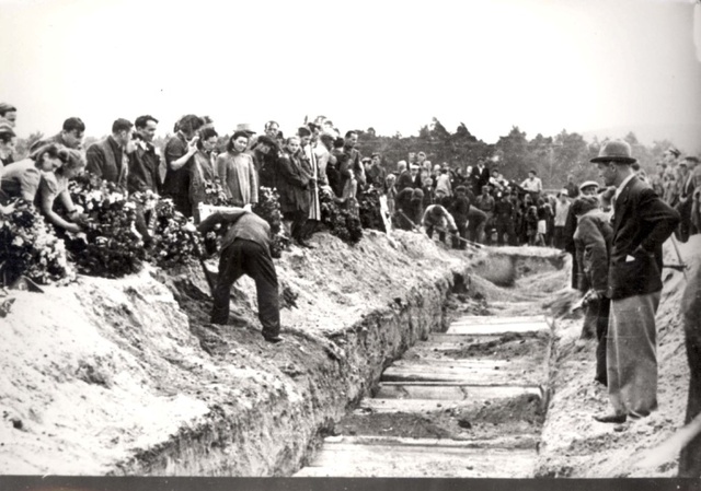 Anti Jewiwish Progrom 7,500 Jewish shops looted; 30,000 male Jews sent to concentration camps