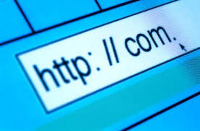 SE REGISTRA EL PRIMER DOMINIO (1985)