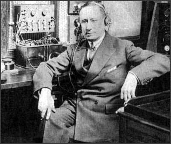 Marconi hace realidad la tecnología inalámbrica cuando el seguía la regata de Kingstown y manda un reporte a un periódico de Dublin, Irlanda.