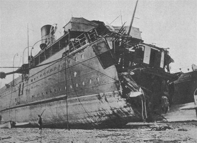 Sinking of French passenge liner Sussex