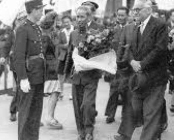 Ho Chi Minh Meets French