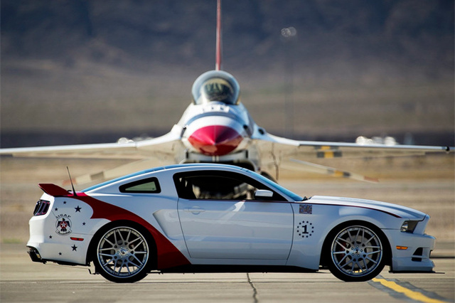 Ford Mustang GT US Air Force Thunderbirds Edition.