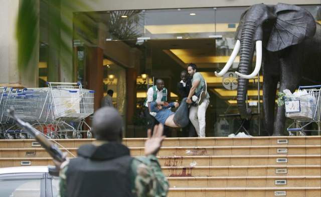 Secuestro y tiroteo en centro comercial en Kenia