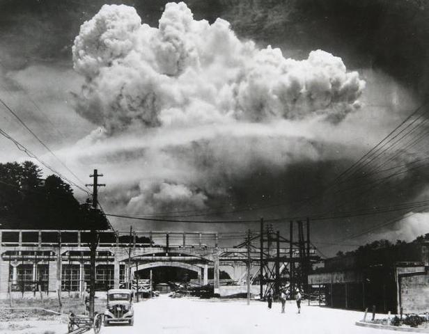 Atomic bomb dropped on Nagasaki