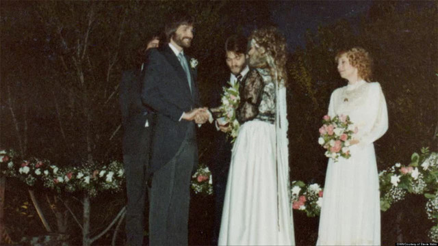 Became " Mrs. Stevie Nicks."