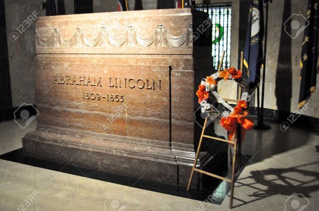 President Lincoln dies FACT