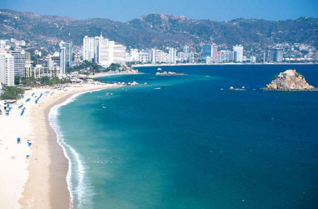Alfonso Mendoza went to acapulco mexico