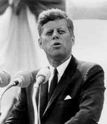 Kennedy goes on campaign trip