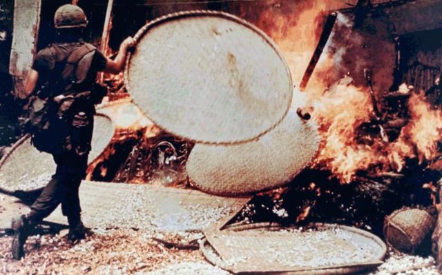 Militares norteamericanos cometen la matanza  de My Lai en Vietnam