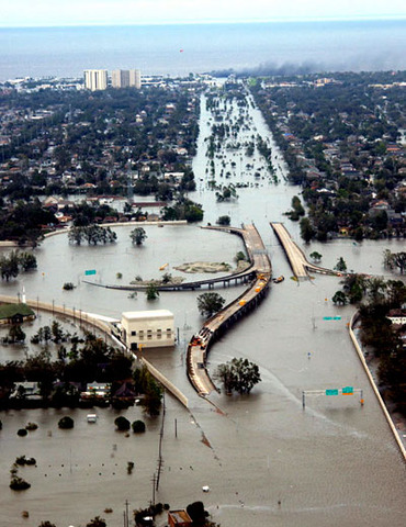 Hurricane Katrina hits