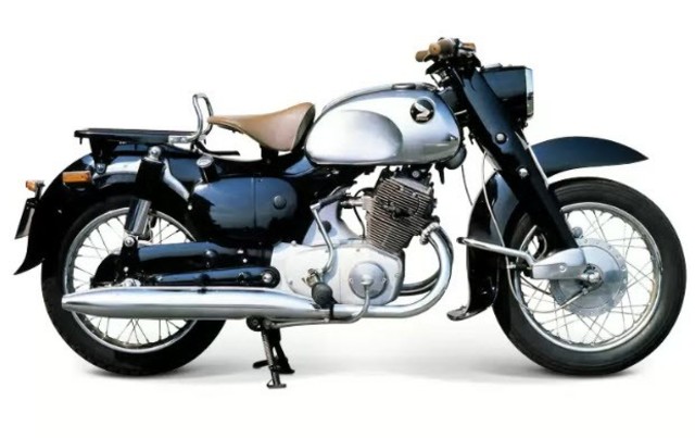 Honda Dream E или первый четырехтактник