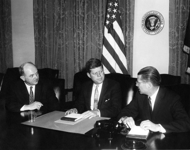 Day 4 - President Kennedy Talks with the Military Leaders