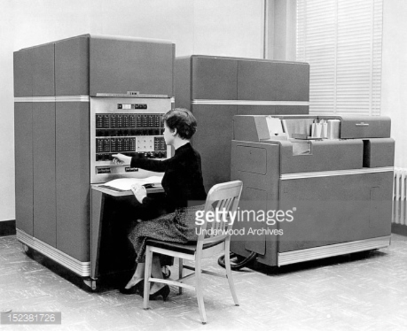 llegada de la computadora  mainframe IBM 650