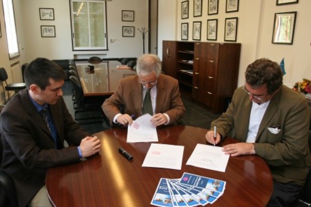 Se firma el acuerdo.