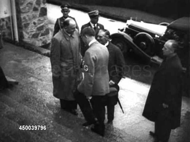 Chamberlain meets Hitler